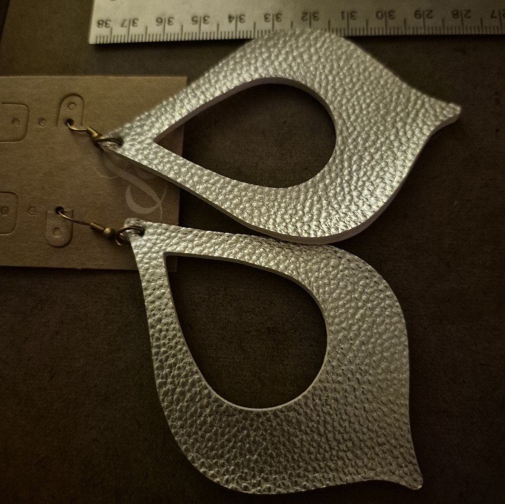 New Plunder Elegant Silver Teardrop Earrings